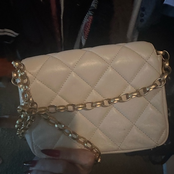 CHANEL white mini quilted flap with gold chain - Picture 3 of 4